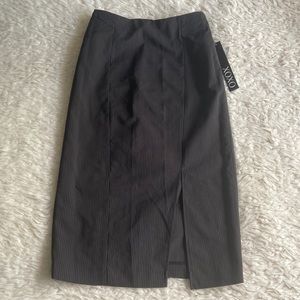 Pointed Slit Skirt with Stripes